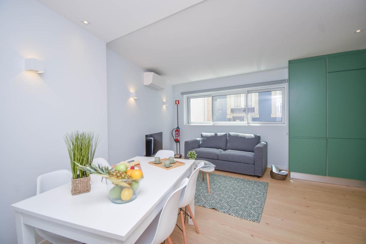 Central & Stylish 2 Bedroom Apartment W/ Balcony Cascais Buitenkant foto