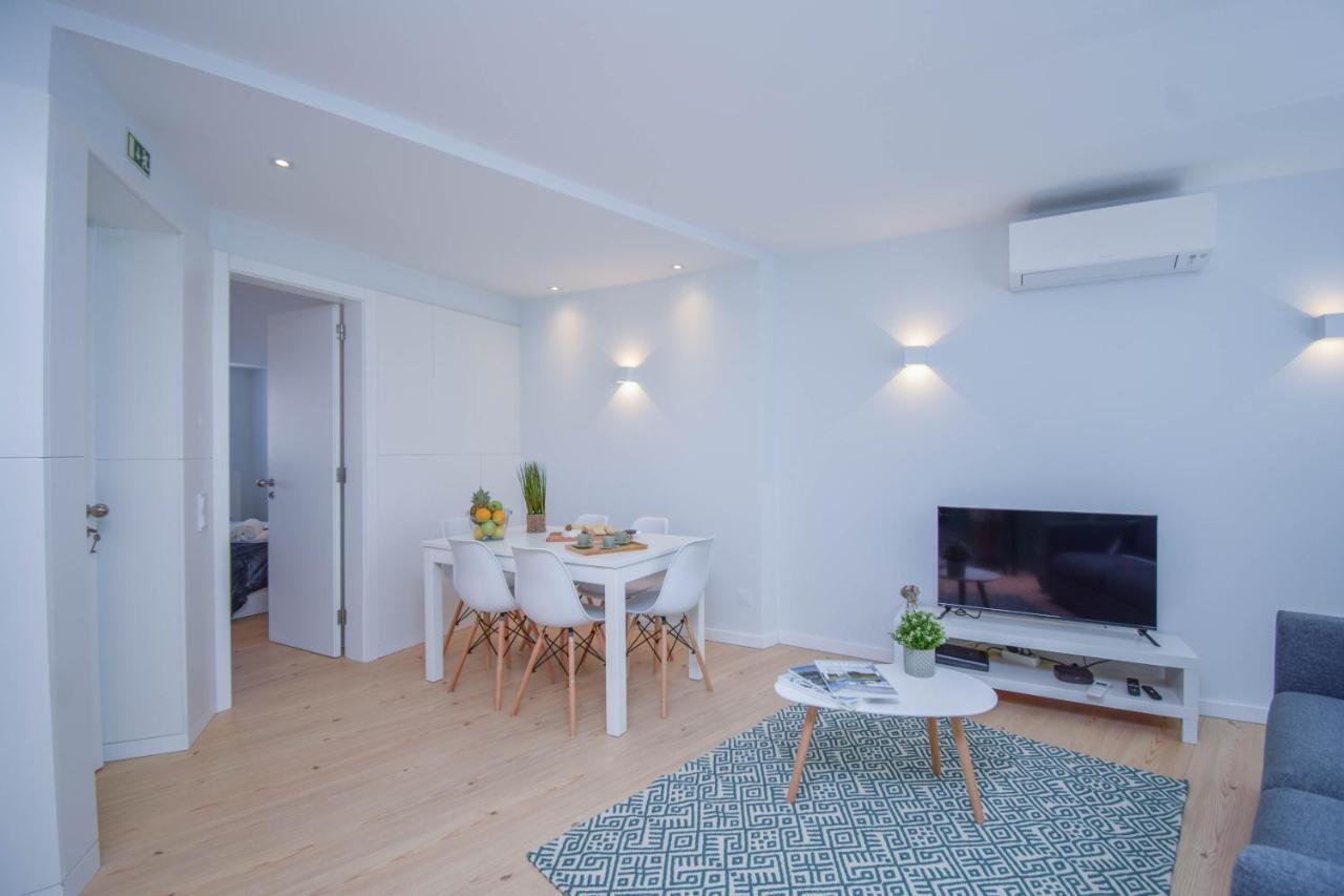 Central & Stylish 2 Bedroom Apartment W/ Balcony Cascais Buitenkant foto